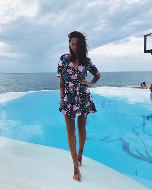 Айза Анохина - мама двоих сынишек и красотка. 01