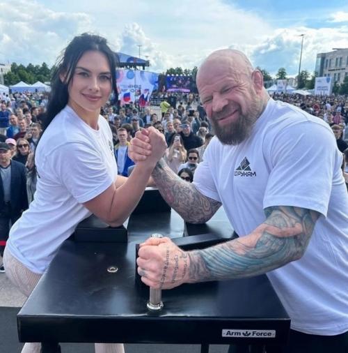 Ирина гладкая, 13-кратная чемпионка мира по армрестлингу. 01