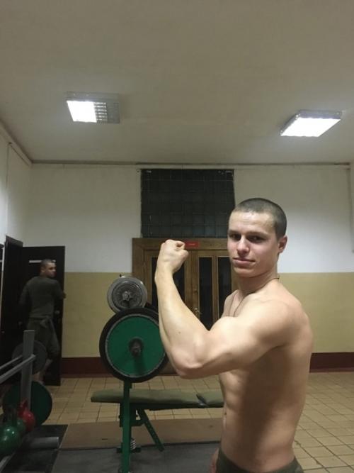 20 лет. 74 кг. 01