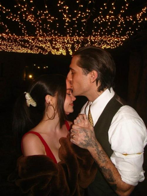 Дамиано Давид и его невеста дав камерон помолвку подтвердили. 01