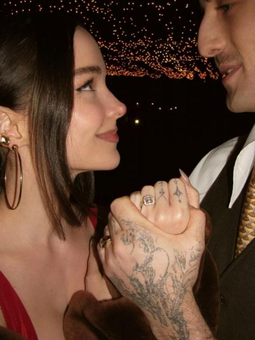 Дамиано Давид и его невеста дав камерон помолвку подтвердили. 02