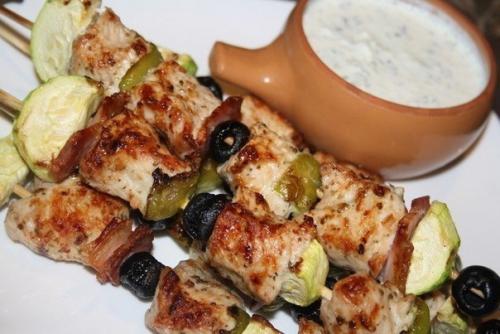 Шашлычки из индейки с овощами и маслинами. 07