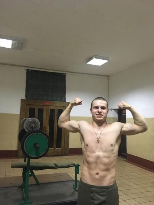 20 лет. 74 кг. 02