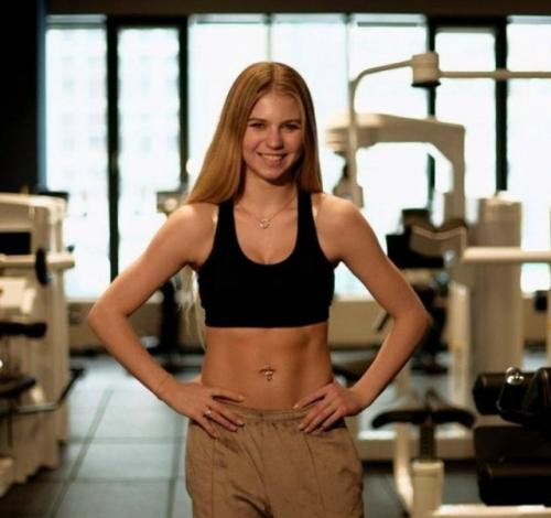 Трусова формой спустя пять месяцев после родов поразила. 01