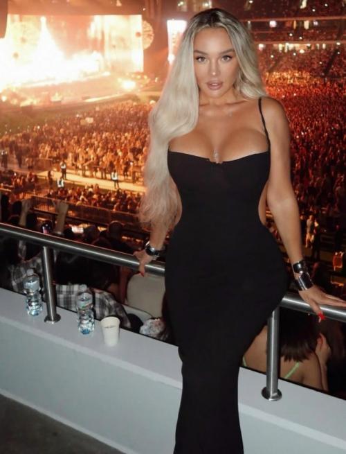 Соседов снова на охоте - теперь в его прицел попала Анна седокова. 01