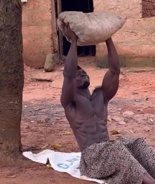 Африканский спортсмен мистер Вад. 01