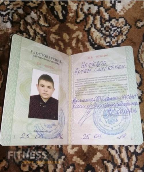 В 25 лет выглядит на 12. 01