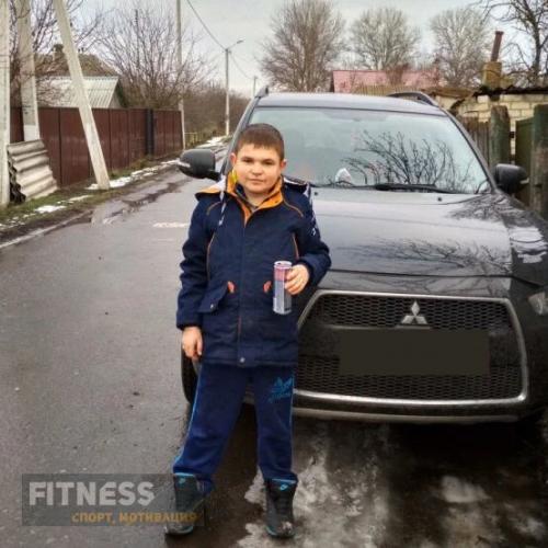 В 25 лет выглядит на 12. 03