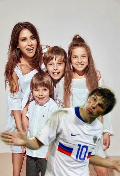 Недавно стало известно, что гражданская жена Андрея Аршавина подала в суд, чтобы уменьшить сумму алиментов на детей из прошлых браков. 02