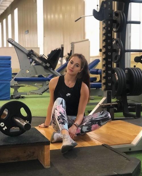 Полина кнороз - 21-летняя чемпионка России по лёгкой атлетике. 02