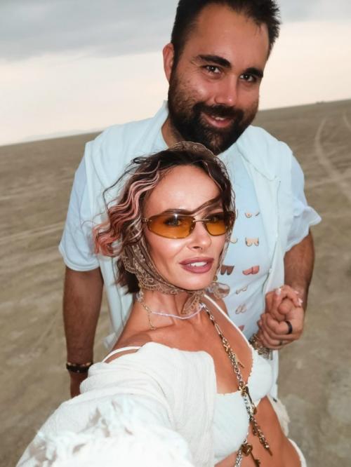 Многодетная мать Саша зверева демонстрирует перерастянутую кожу и канаты мышц. 01