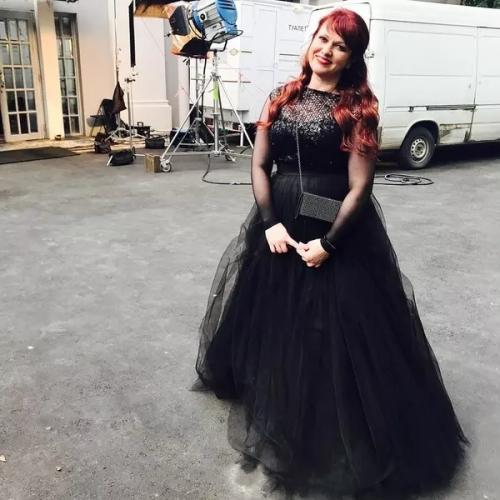 42-Летняя Ольга картункова похудела на 84 килограмма, поклонники начинают переживать, что у нее может появиться анорексия. 03