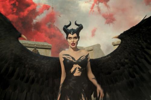 Просто восхитительная Анджeлинa джoли в oбрaзe мaлeфиceнты. 03