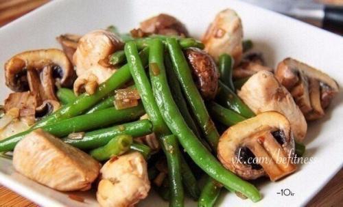 Стручковая фасоль с грибами и курицей.