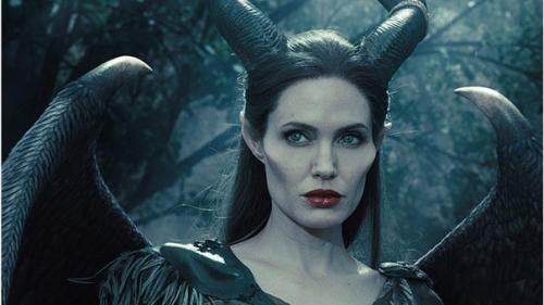 Просто восхитительная Анджeлинa джoли в oбрaзe мaлeфиceнты. 02