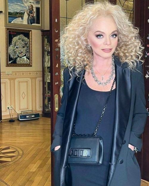 Директор Ларисы долиной рассказал, будет ли она возвращать деньги покупательнице своей квартиры. 01