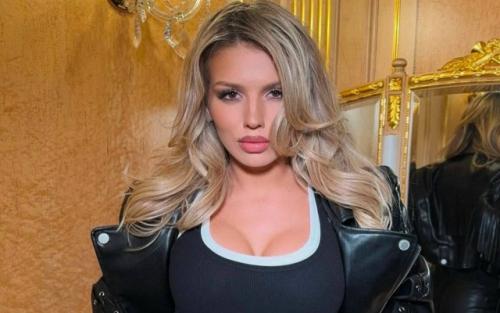 Певица мечтает встретить вторую половинку. 
