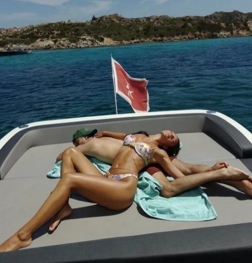 Победительница шоу Холостяк Екатерина сафарова впервые после разрыва с Тимати показала нового возлюбленного. 01