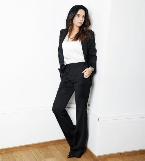 Юлечка Ахмедова призналась, что больше всего в жизни любит шоколад. 02