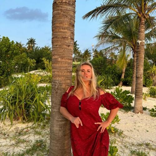 Анна Семенович на Мальдивах с новым бойфрендом отдыхает. 01