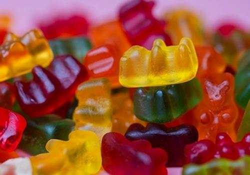 Маленькие дети массово приобретают сладости с таурином, которые на самом деле представляют собой скрытую угрозу для здоровья сердца.  