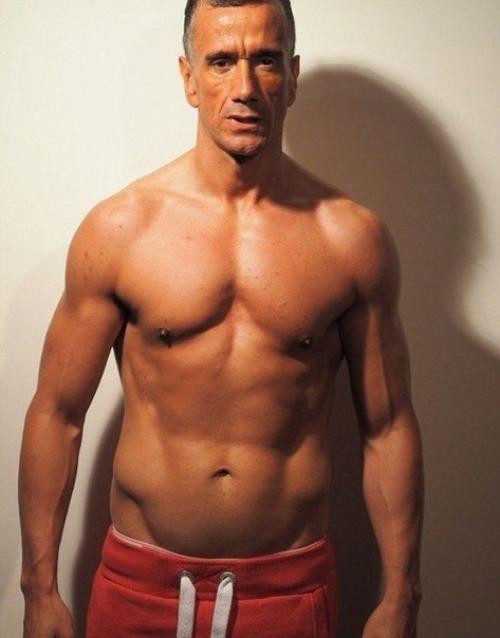 41-Летний англичанин привел себя в прекрасную форму за 2, 5 месяца. 04