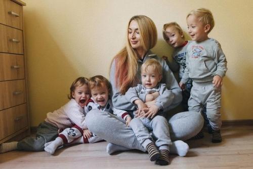 37-Лeтняя Оксана кобелецкая в июнe 2016 года стала мамой сразу пятерых малышей. 06