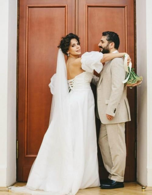 Вопрос о том, что важнее - любовь или расчёт, до сих пор вызывает дискуссии. 02