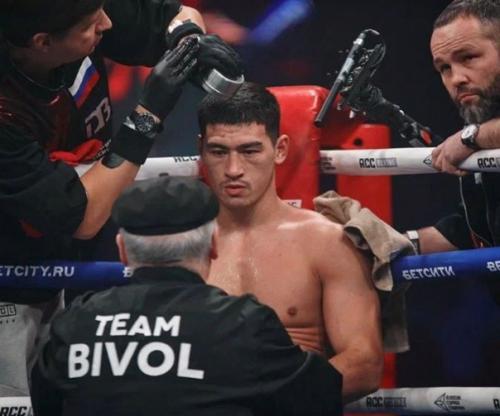 Кто бы мог подумать, бивол смог победить великого Альвареса. 02