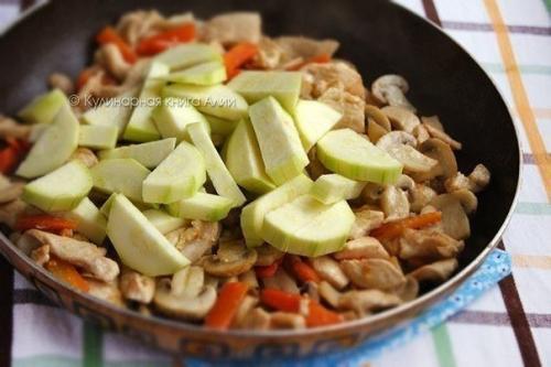 Соте с курицей и грибами. 03