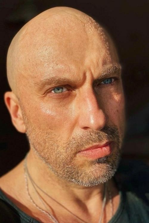 57-Летний актер Дмитрий нагиев известен не только своим талантом, но и невероятной харизмой и спортивной формой. 01
