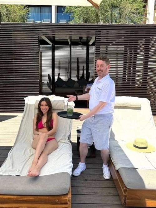 Жизнь Удалась 44-летний актер Маколей калкин уже давно не снимается в популярных фильмах, да ему это и не нужно. 01