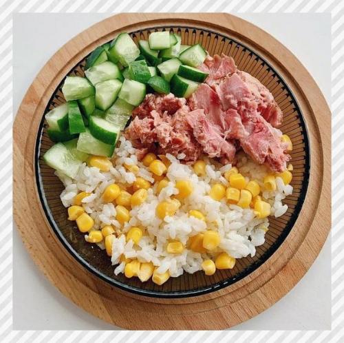 Спортивные девушки. Арианты полезных недорогих обедов, которые не навредят вашей фигуре. 01