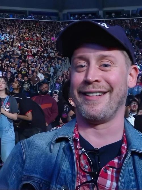 Жизнь Удалась 44-летний актер Маколей калкин уже давно не снимается в популярных фильмах, да ему это и не нужно. 02