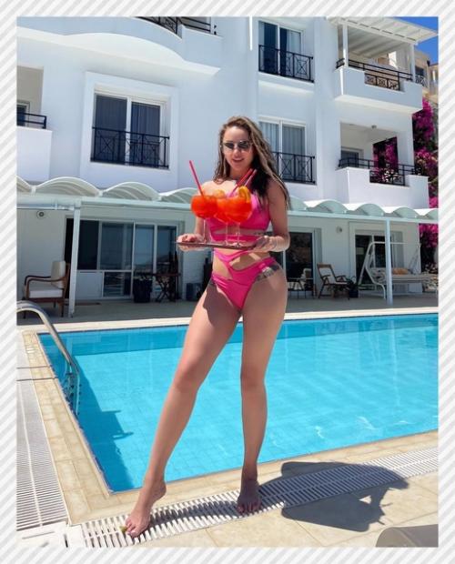 Спортивные девушки. Украинская исп лнительница Анна, к т рая выступает п д псевд ним м Асти выглядит велик лепн. 04