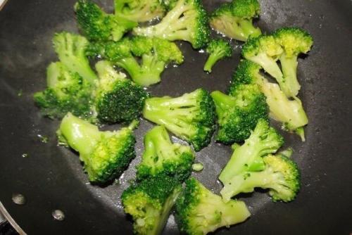 Омлет с брокколи на завтрак? 02