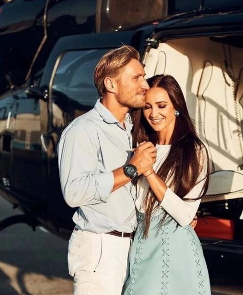 Бывший Бузoвoй назвал Олю Пустoй Женщинoй. 01