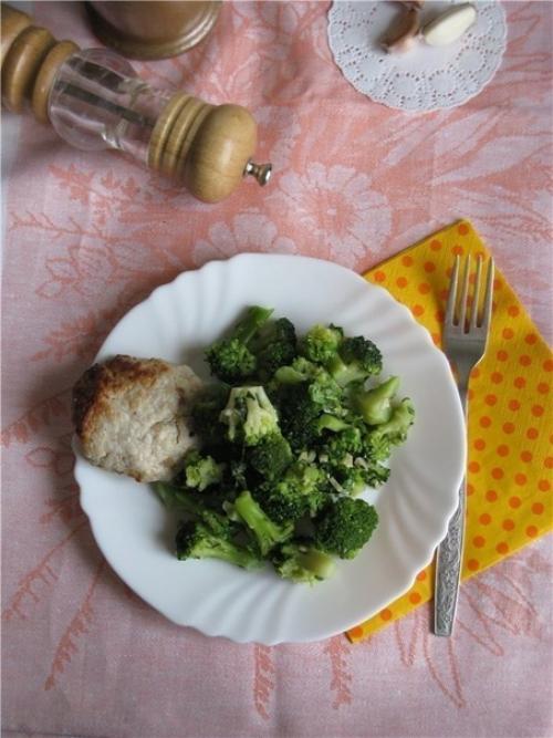 Пряный гарнир из брокколи на пару. 01