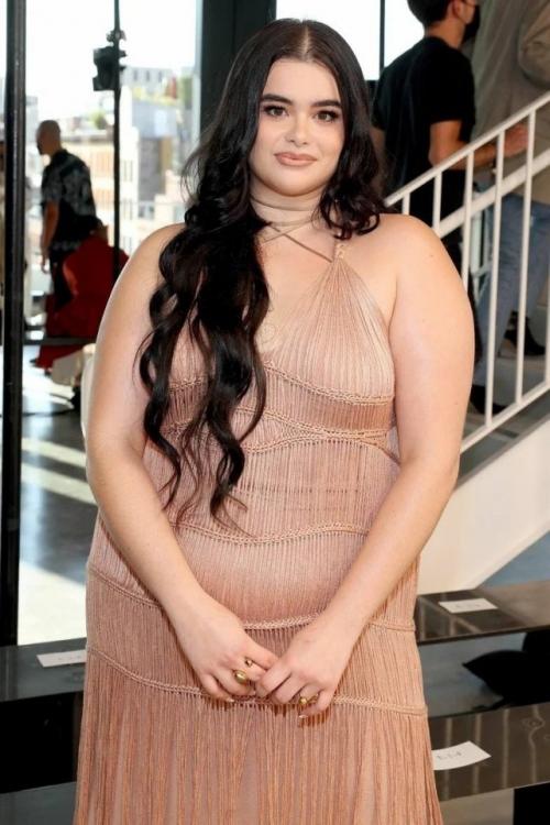 Звезда сериала Эйфория Барби Феррейра удивила своих поклонников новыми снимками после резкого похудения. 03