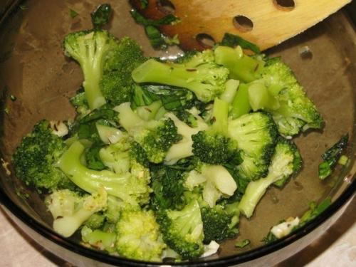 Пряный гарнир из брокколи на пару. 04