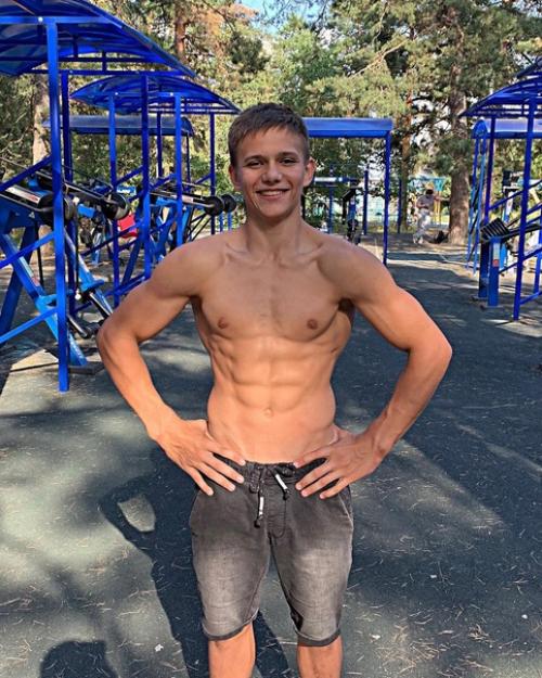 17-Летнии Андрей Абдуллин из Челябинска! 01