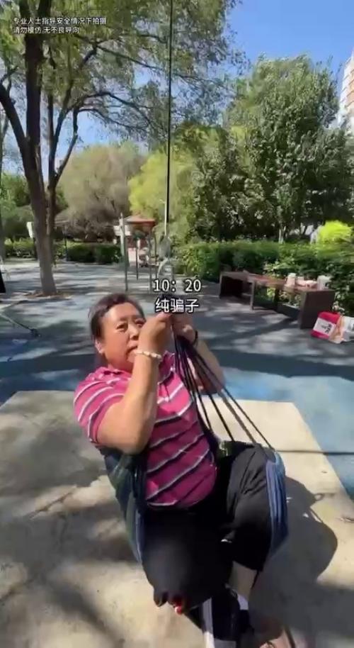 В Китае пенсионеры старше 60-70 лет ежедневно выходят на уличные спортивные площадки. 02